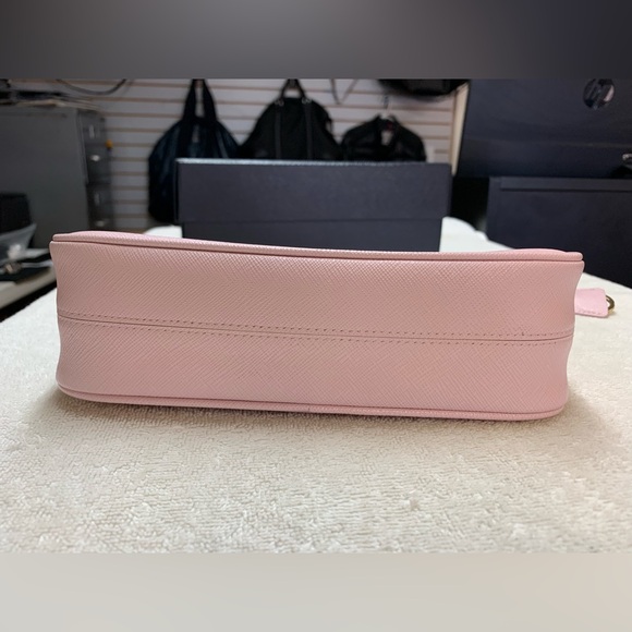 Prada Re-Edition 2005 Pink Alabaster Saffiano Leather Bag - Picture 4 of 16